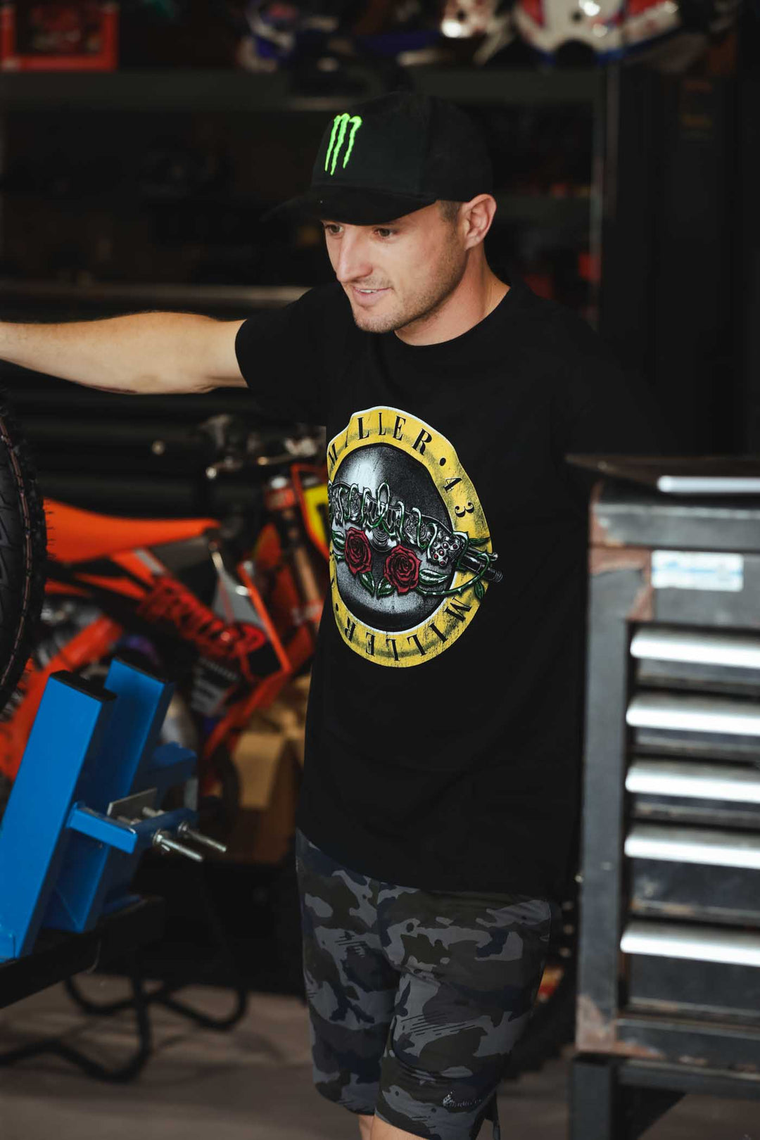Bars N Roses Tee